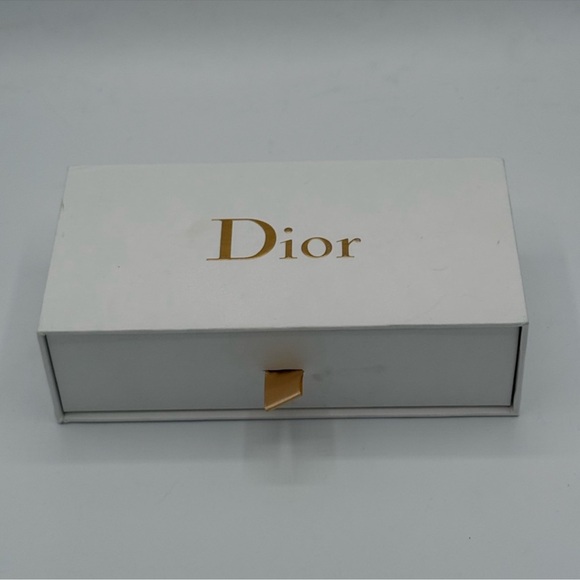 Christian Dior Inlex Bear Keychain Bag
Charm
NWT & Box! - Picture 11 of 13
